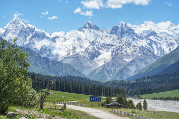 Montagnes du Kirghizistan, paysage de l'Asie centrale
